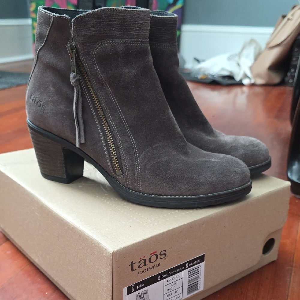 Taos Footwear Gray Heeled Boots